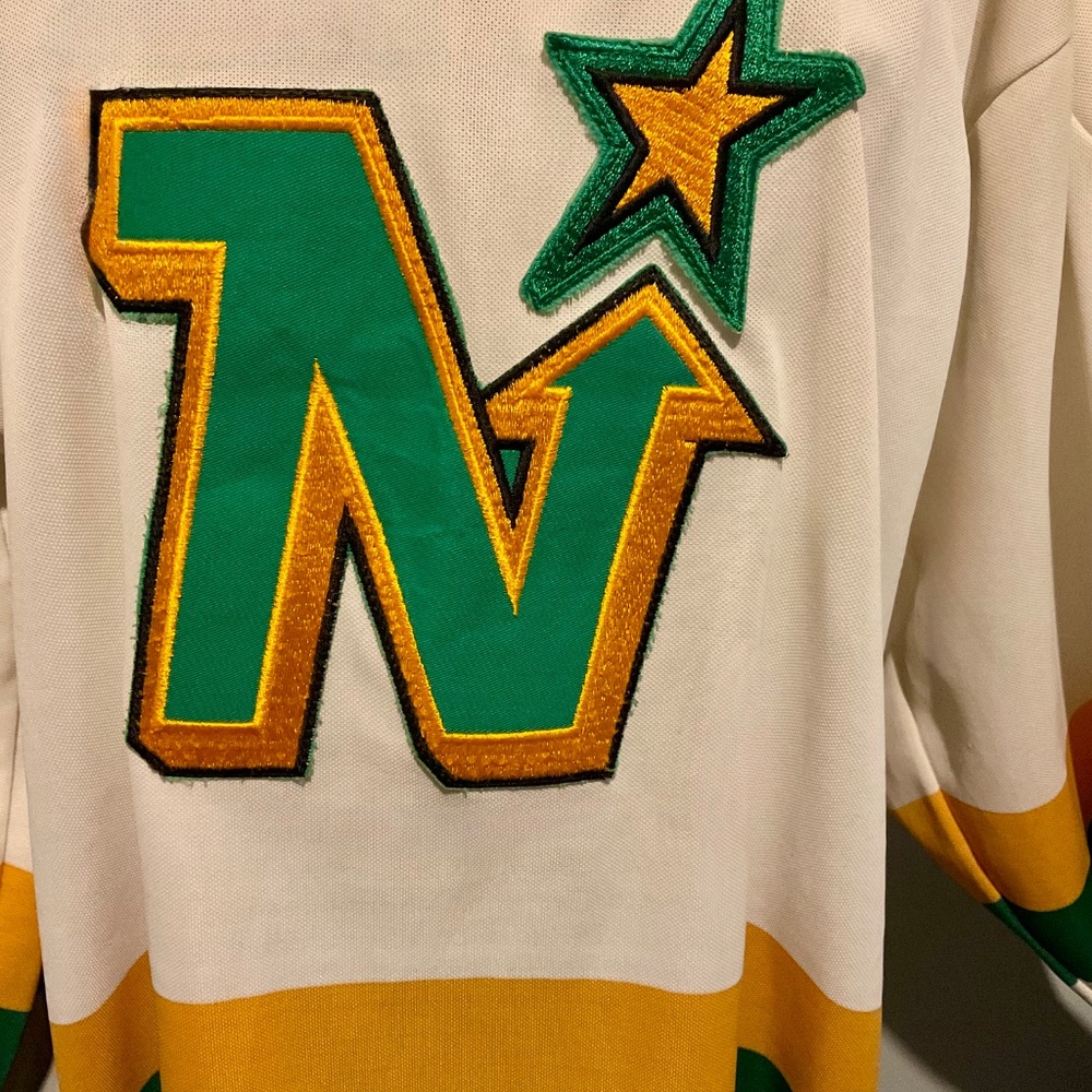CCM BRAND MINESSOTA NORTH STARS HOCKEY JERSEY 1990 VINTAGE SIZE 48in chest - Picture 2 of 12